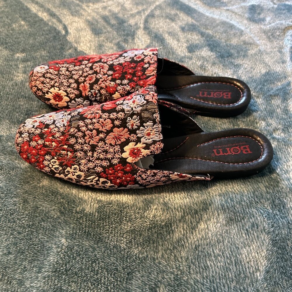 Born Ingah Red Floral Brocade Fabric Flat Mules Women's Size 6